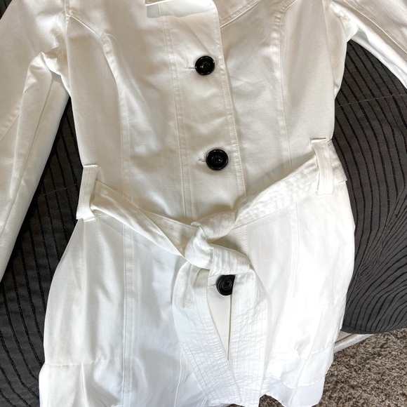 White Spring Trench Coat - Picture 11 of 12